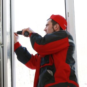 Заміна петлі у балконних дверях в Києві от компании «Okna-Shop» интернет магазин