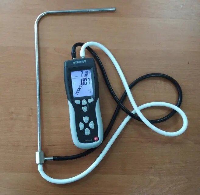 Анемометр Voltcraft VPT-100 (1,0 - 80,0 м/с; 0 - 50 mbar; 0 - 99,9999 м3/хв) на основі трубки Піто (Німеччина) від компанії ДСКТБ Інституту фізики НАНУ - фото 1