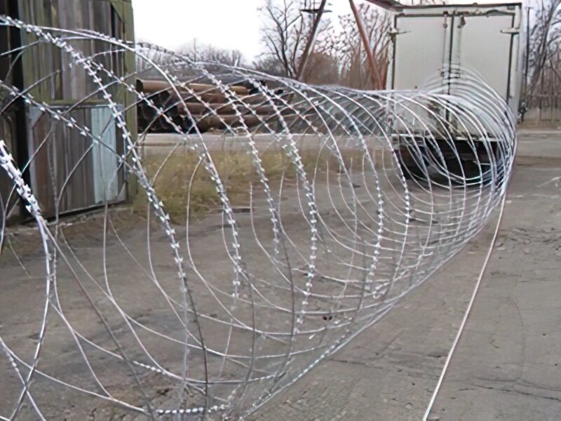 Колючий дріт Йогоза Кайман 1250/11 від компанії ТОВ ПГ "Кайман" - фото 1