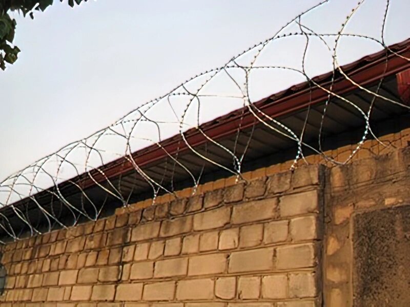 Колючий дріт Йогоза Кайман 700/5 — колючі спіраль від компанії ТОВ ПГ "Кайман" - фото 1