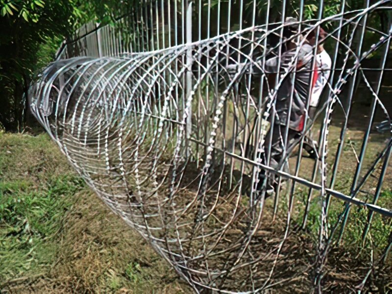 Йогоза Алігатор 1500/7 спіральний колючий дріт від компанії ТОВ ПГ "Кайман" - фото 1