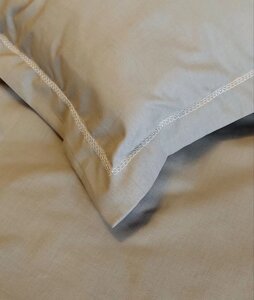 Полуторна постільна білизна колір Хакі підковдра з кантом, наволочки з вушками та вишивкою
