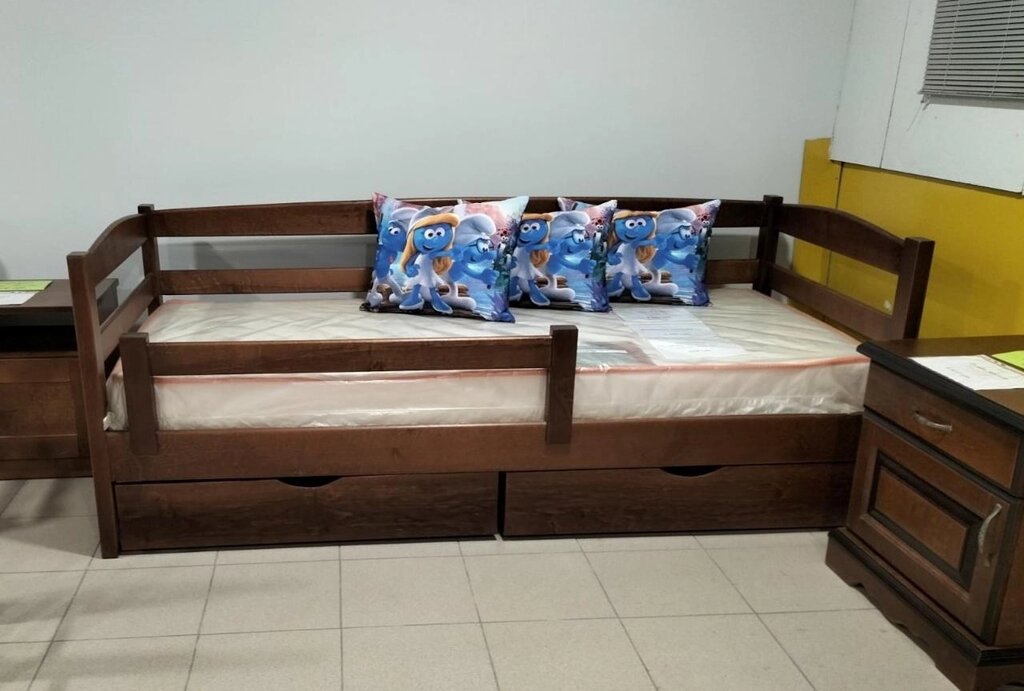 Ліжко дерев'яне односпальне з ящиками Уно RoomerIN , колір горіх / темний горіх від компанії Інтернет каталог меблів - Меблі Всім - фото 1
