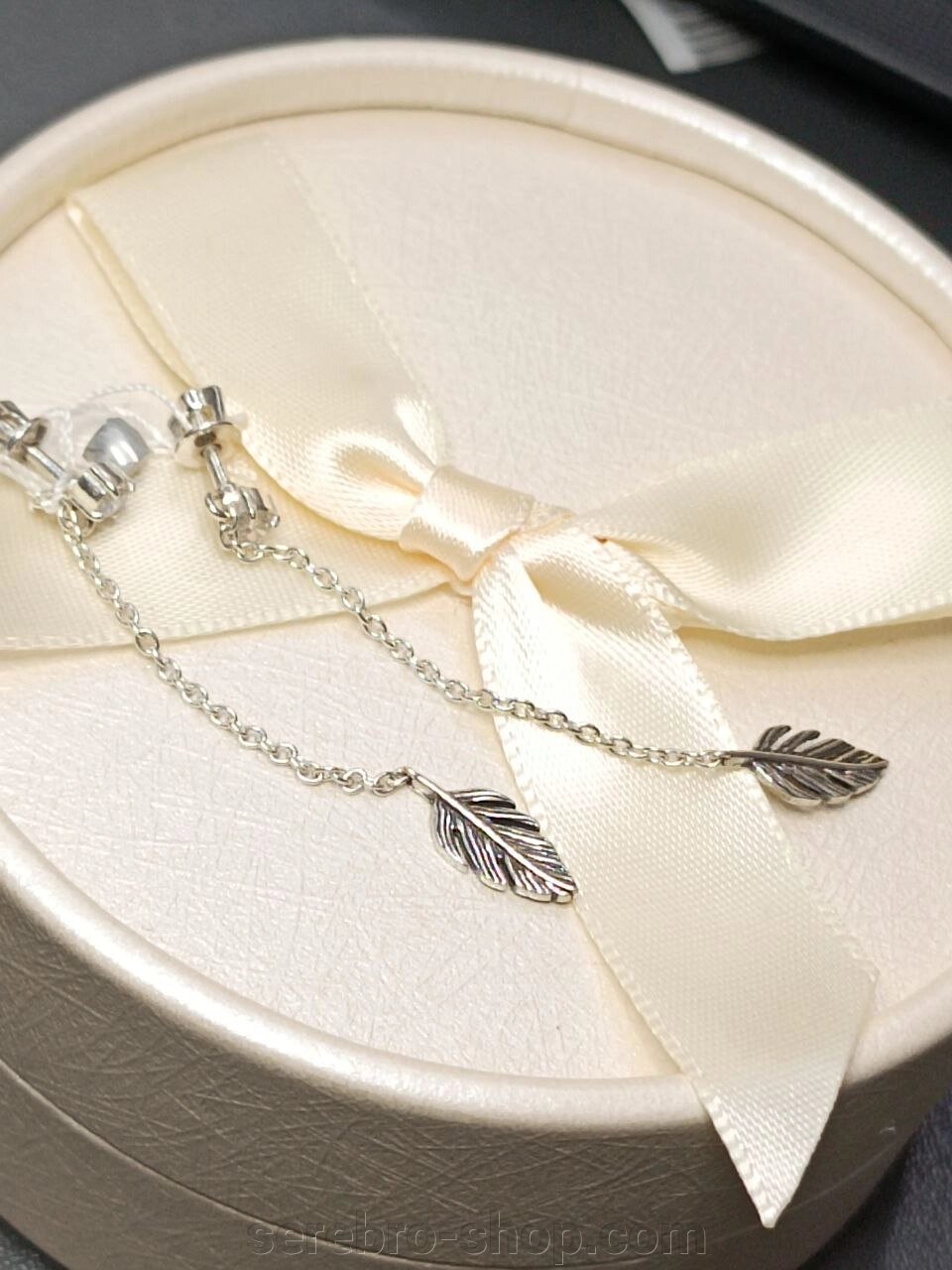 Срібні сережки протяжки довгі пір'я від компанії Serebro-shop - фото 1
