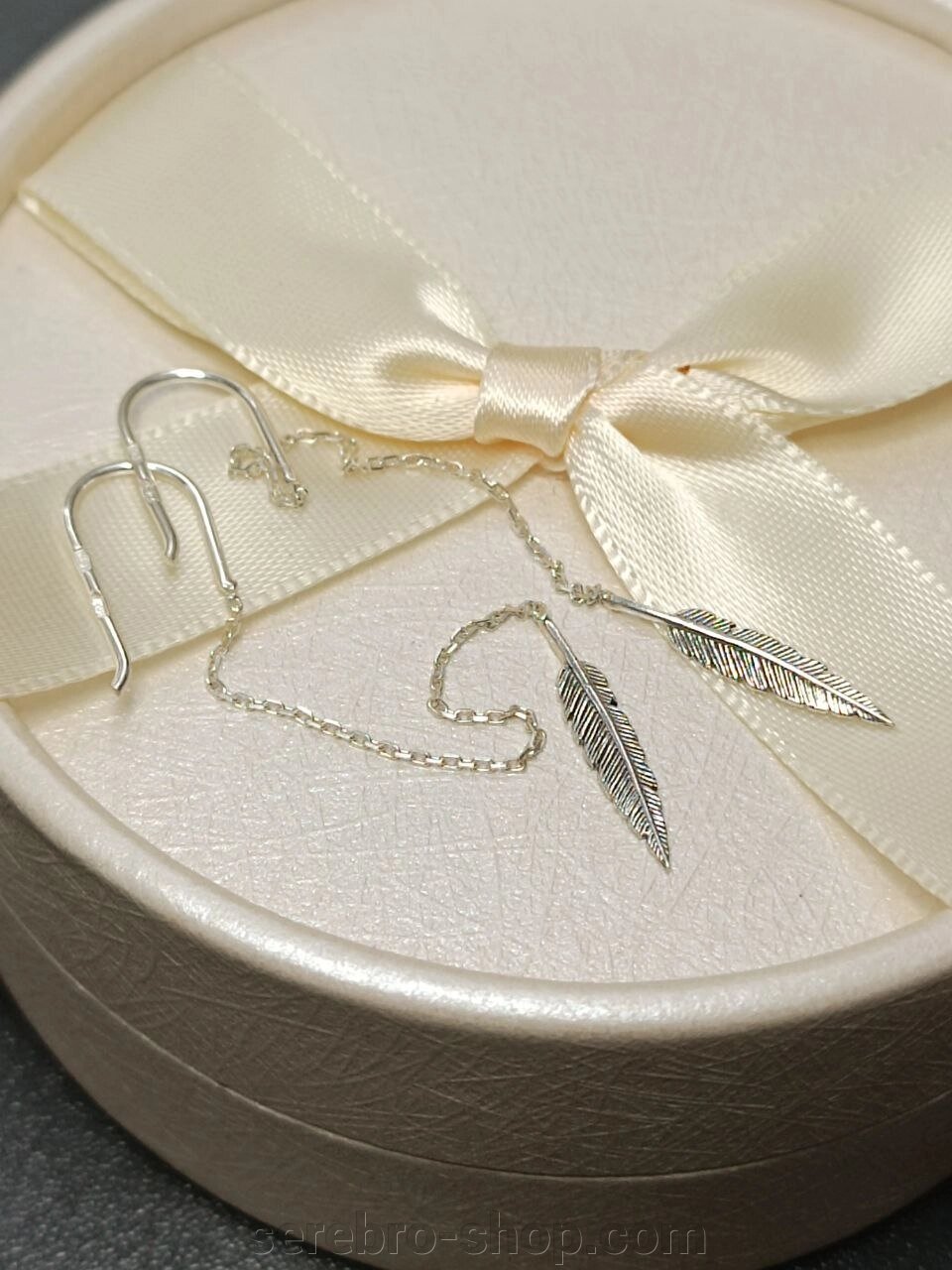 Срібні сережки протяжки довгі пір'я від компанії Serebro-shop - фото 1