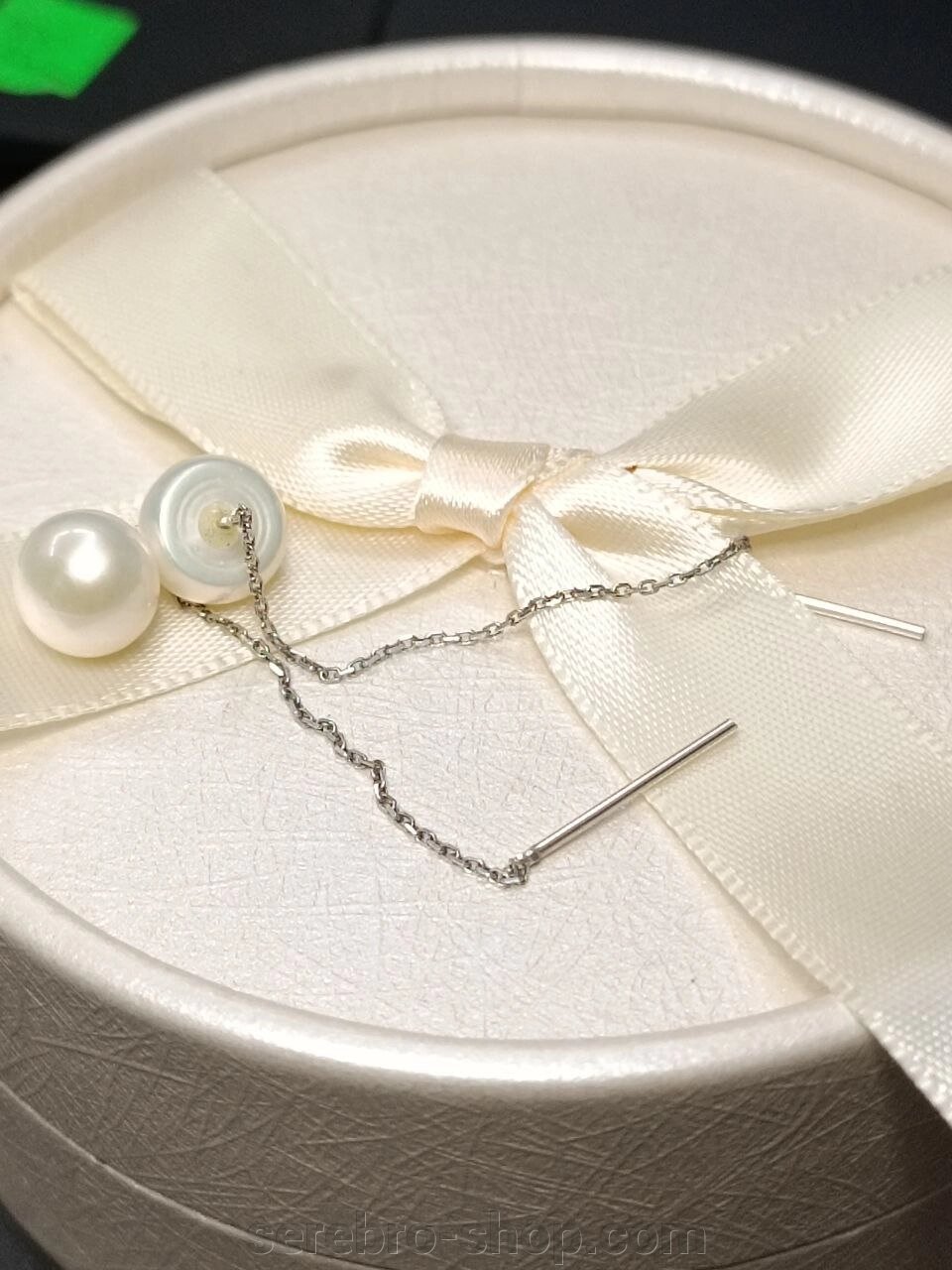 Срібні сережки протяжки довгі з перлинами від компанії Serebro-shop - фото 1
