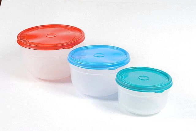 Набір пластикових круглих контейнерів (лотків) "3в1" з м'якими кришками (лотки об'ємом: 0.5л, 1.25 л, 2,25 л) від компанії ТОВ "Магія Пласт" - фото 1