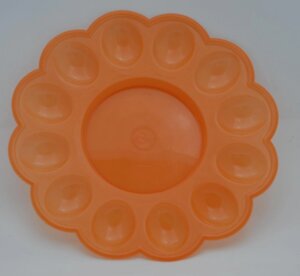Великодня пластмасова фігурна тарілка-підставка на 12 яєць і святковий кулиц Ø24 см (жовтогарячий колір)