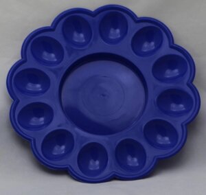 Великодня пластмасова фігурна тарілка-підставка на 12 яєць і святковий кулиц Ø24 см (синій колір)