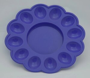 Великодня пластмасова фігурна тарілка-підставка на 12 яєць і святковий кулиц Ø24 см (бузковий колір)