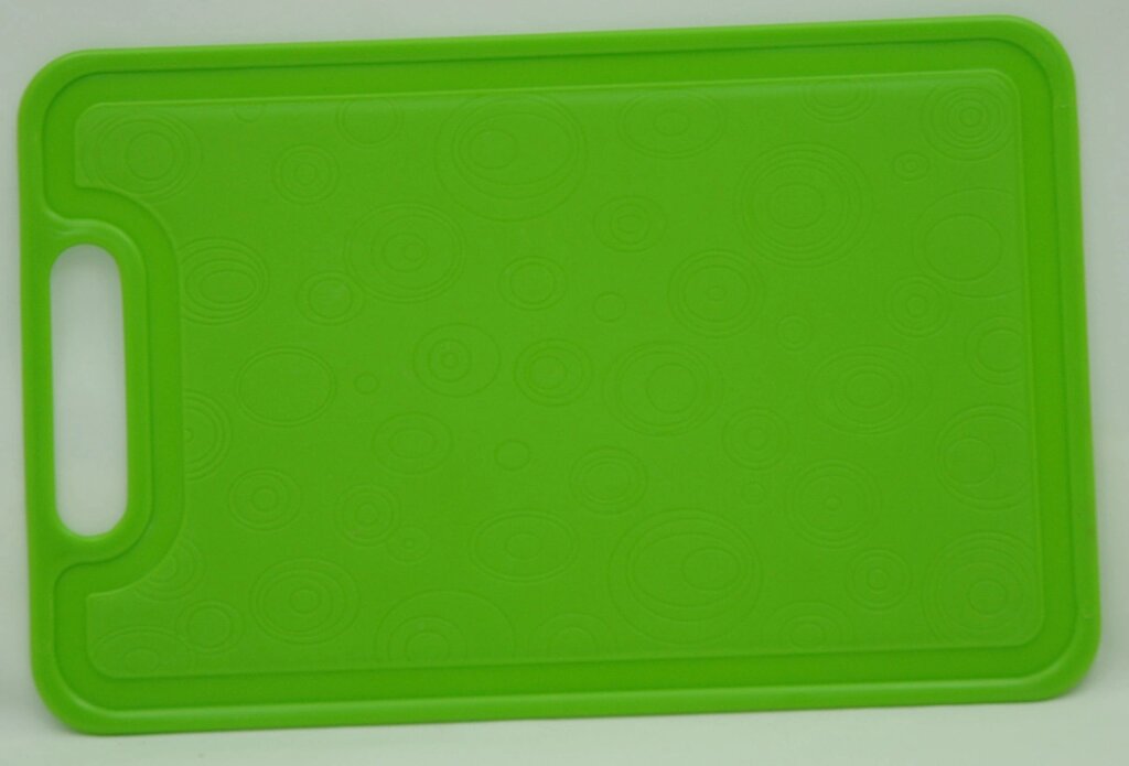 Пластикова прямокутна обробна дошка 27 см х 18 см (різні кольори) від компанії ТОВ "Магія Пласт" - фото 1