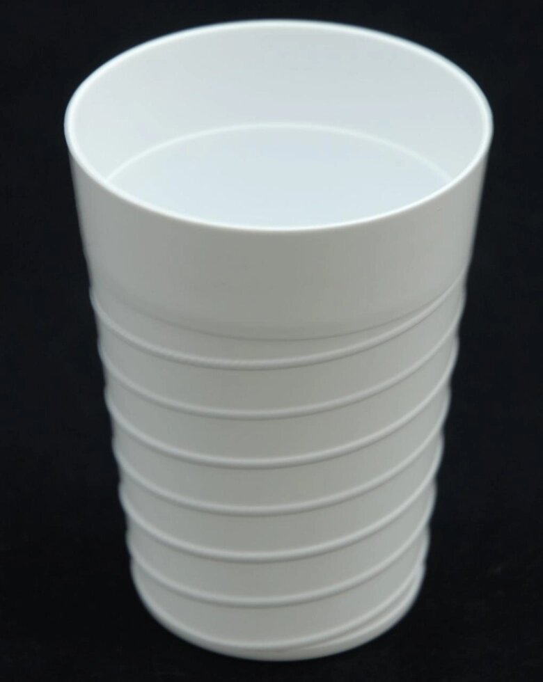 Пластикова склянка 300 мл із вилитим візерунком із зовнішнього боку (білий колір) від компанії ТОВ "Магія Пласт" - фото 1