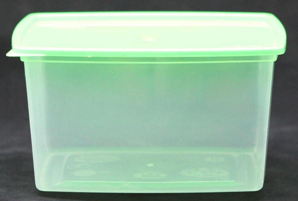 Пластиковий прямокутний контейнер (лоток) 3.5 л "Європейський" з жорсткою кришкою (різні кольори кришки) від компанії ТОВ "Магія Пласт" - фото 1