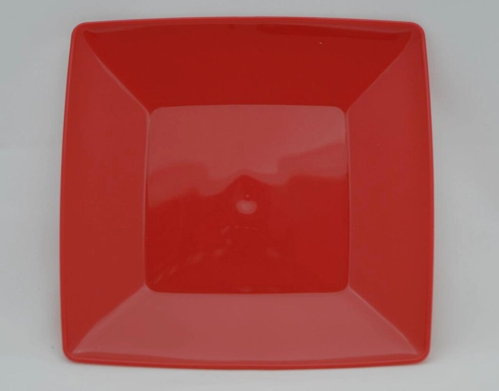Пластмасова квадратна перекусна (салатна) тарілка 18 см х 18 см (червоний колір) від компанії ТОВ "Магія Пласт" - фото 1