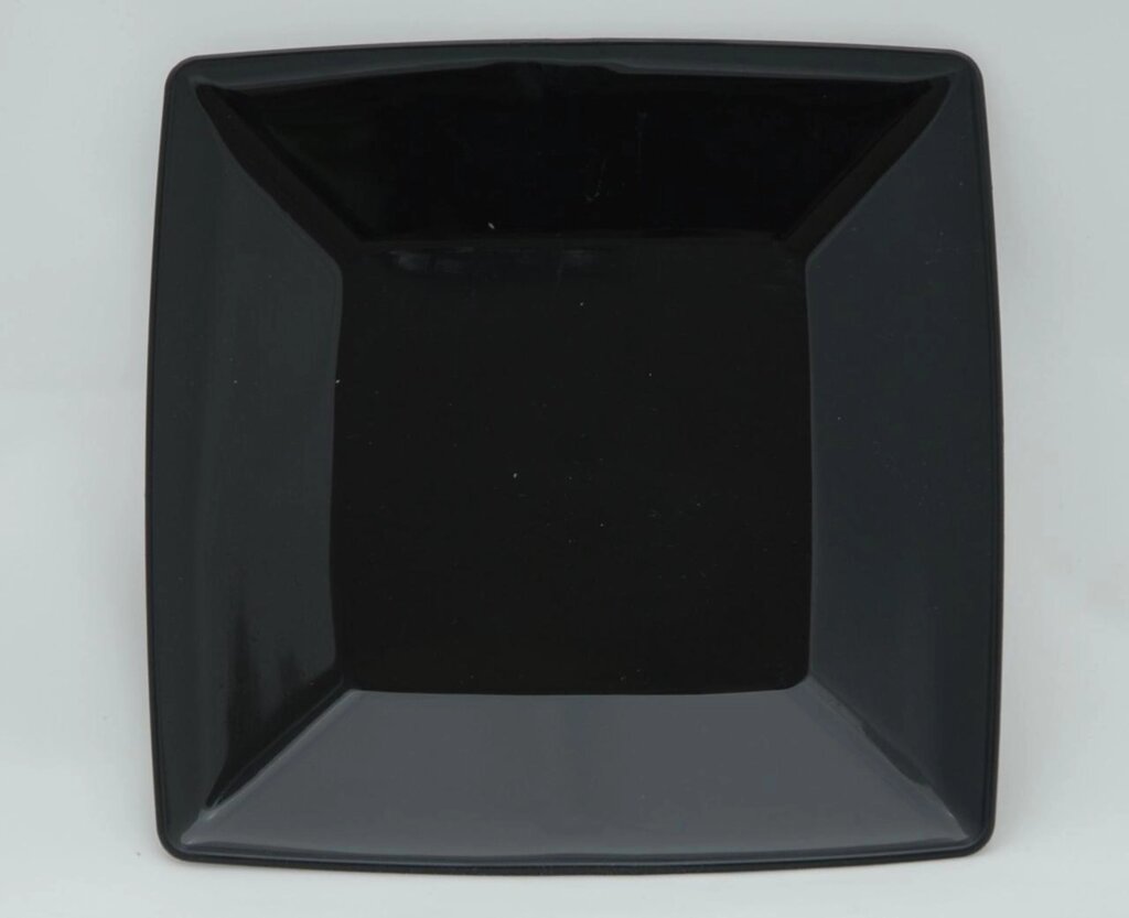 Пластмасова квадратна перекусна (салатна) тарілка 18 см х 18 см (чорний колір) від компанії ТОВ "Магія Пласт" - фото 1
