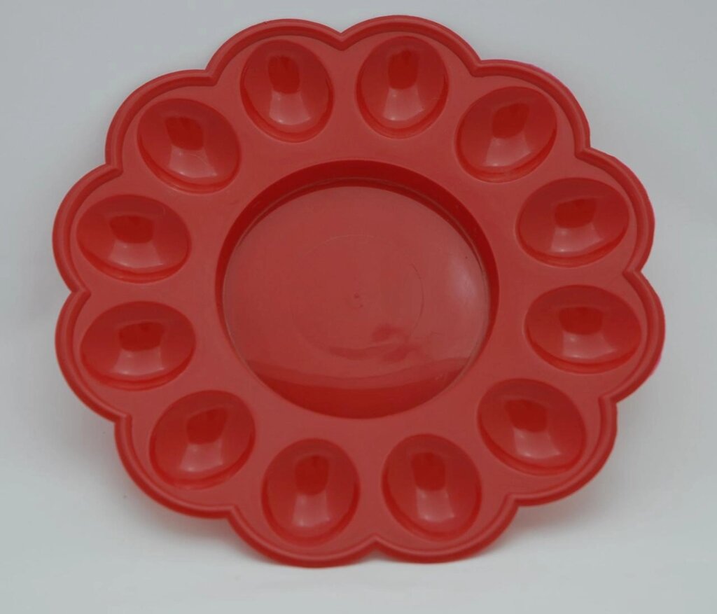 Великодня пластмасова фігурна тарілка-підставка на 12 яєць і святковий кулиц Ø24 см (червоний колір) від компанії ТОВ "Магія Пласт" - фото 1