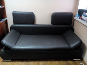 Перетягнути диван кожзамом на Харківському