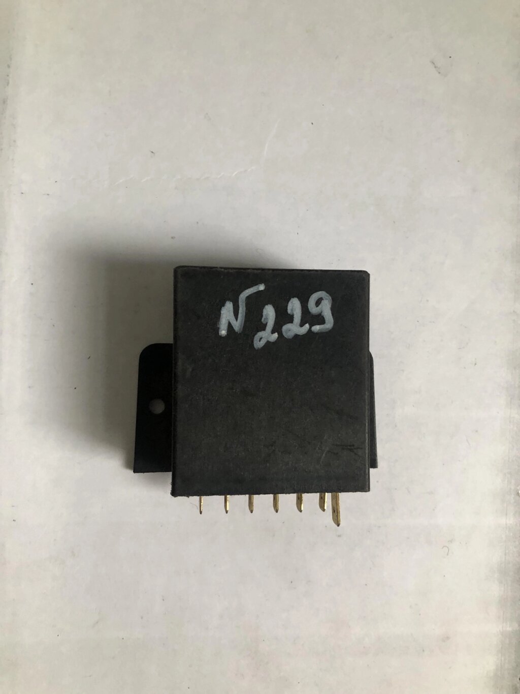 24v (3x21w)+(1x21w) реле поворотів 6+1 кон від компанії Інтернет-магазин "Івеко" - фото 1