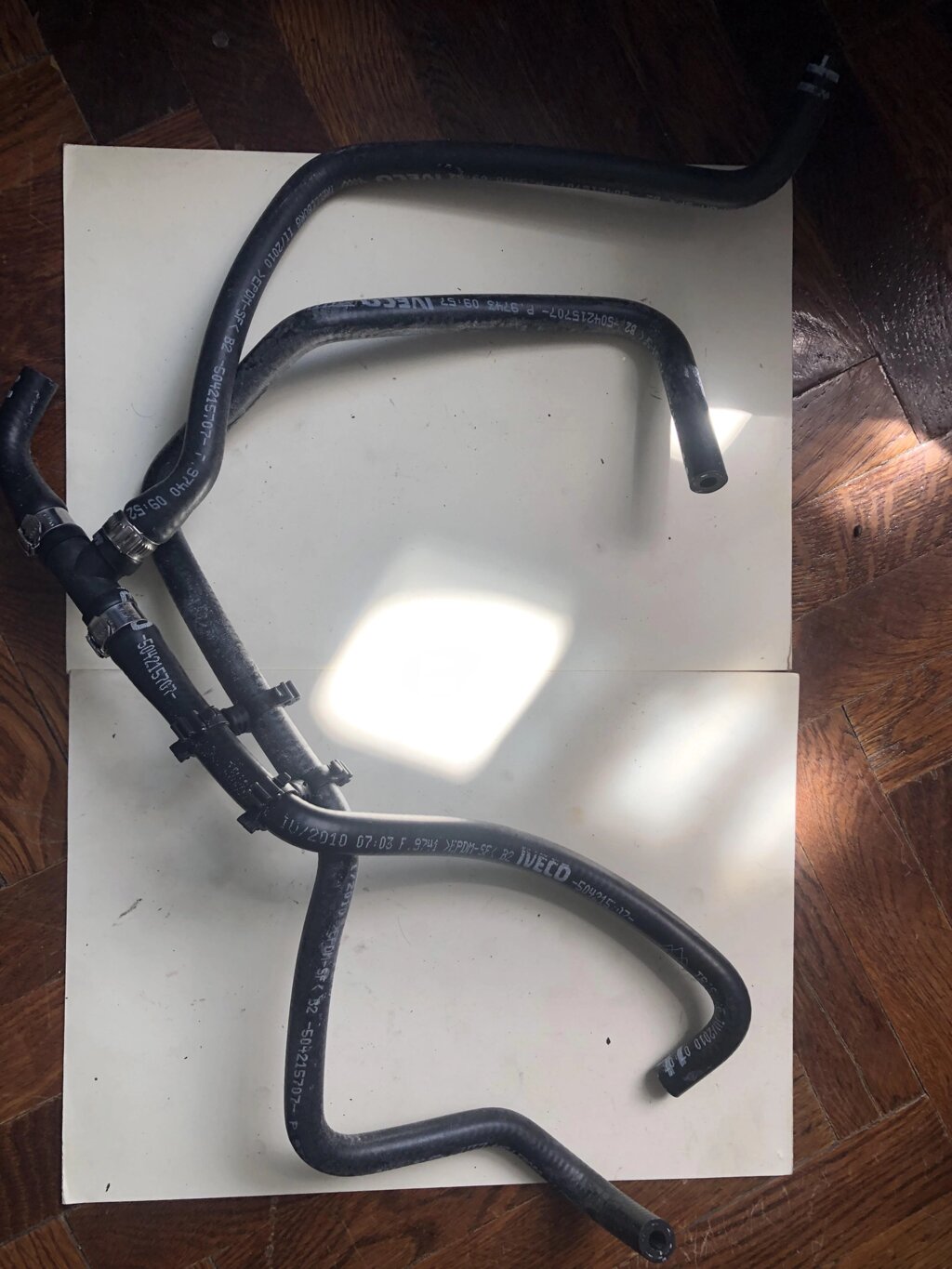 Патрубок радіатора розширювального бачка від компанії Інтернет-магазин "Івеко" - фото 1