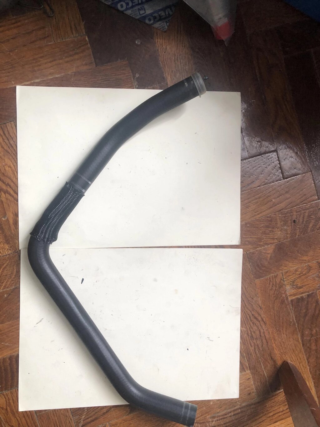 Патрубок сапуна від компанії Інтернет-магазин "Івеко" - фото 1