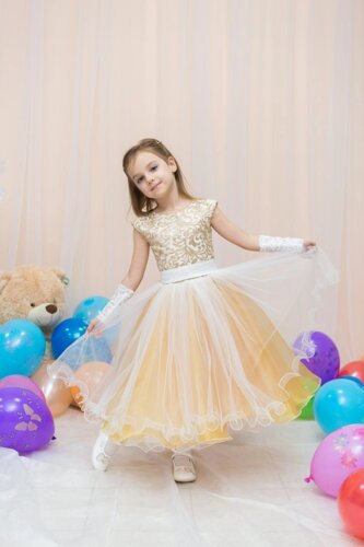 Дитяче плаття для 4-6 років золотого кольору з мереживом
