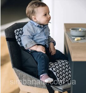 Портативний дитячий сумка-стілець для годування FreeON Fold and Go, black\white