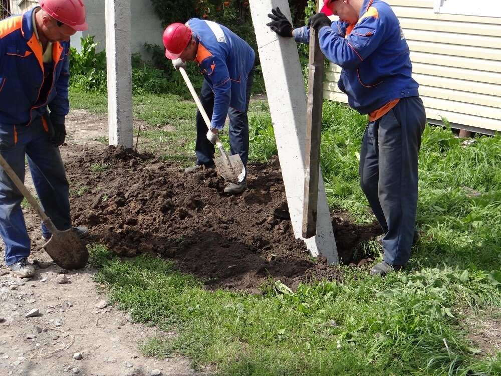 Установка опор ліній електропередач в Україні від компанії ПОСЛУГИ З БУРIННЯ ПIД ФУНДАМЕНТИ - фото 1