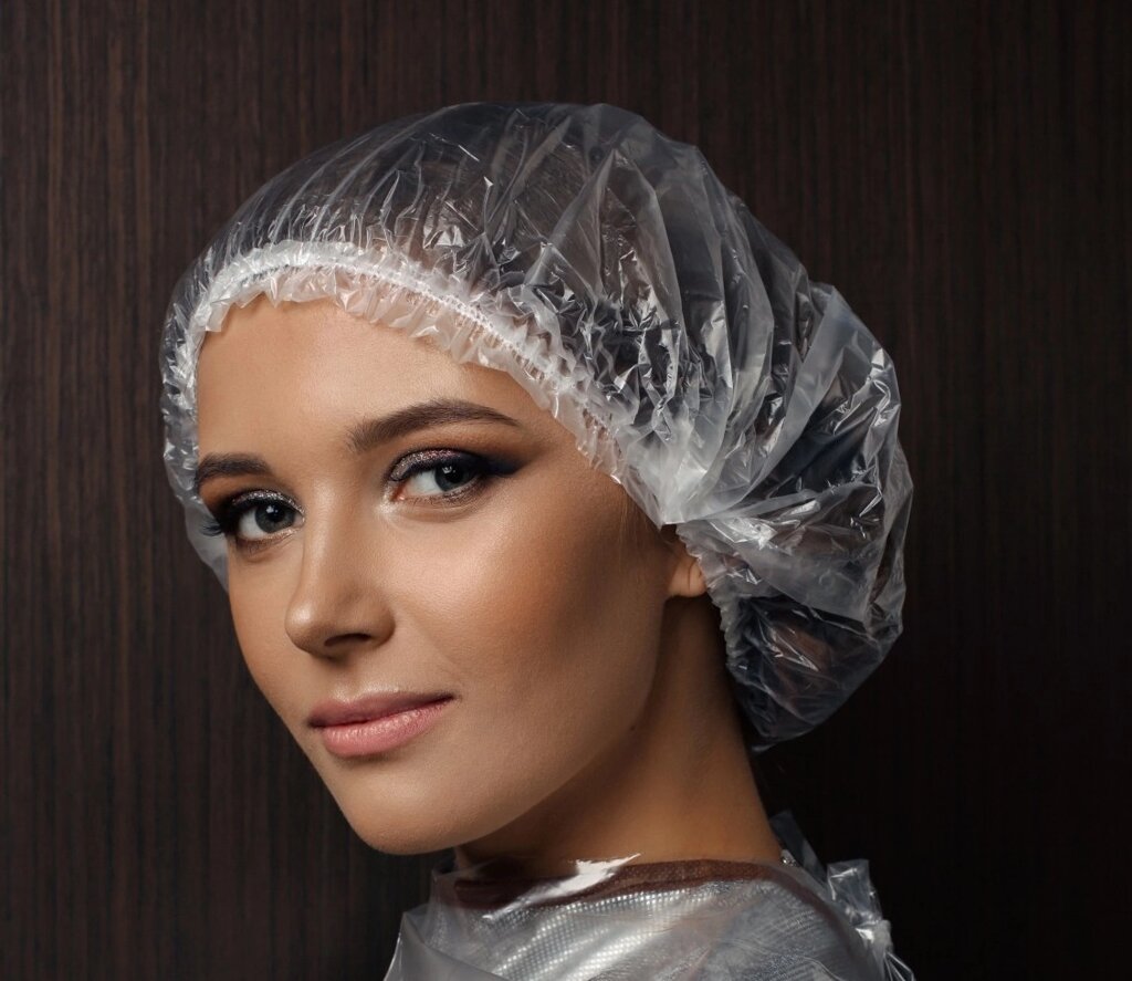 Шапка одноразова поліетиленова, 100 шт від компанії Shantal Beauty Shop - фото 1