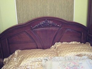 Ліжко деревяне з різьбою