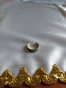 Срібний перстень на ногу