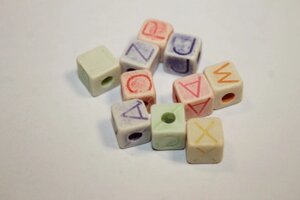 Бусинки для браслетів Алфавіт 10шт/5х5мм