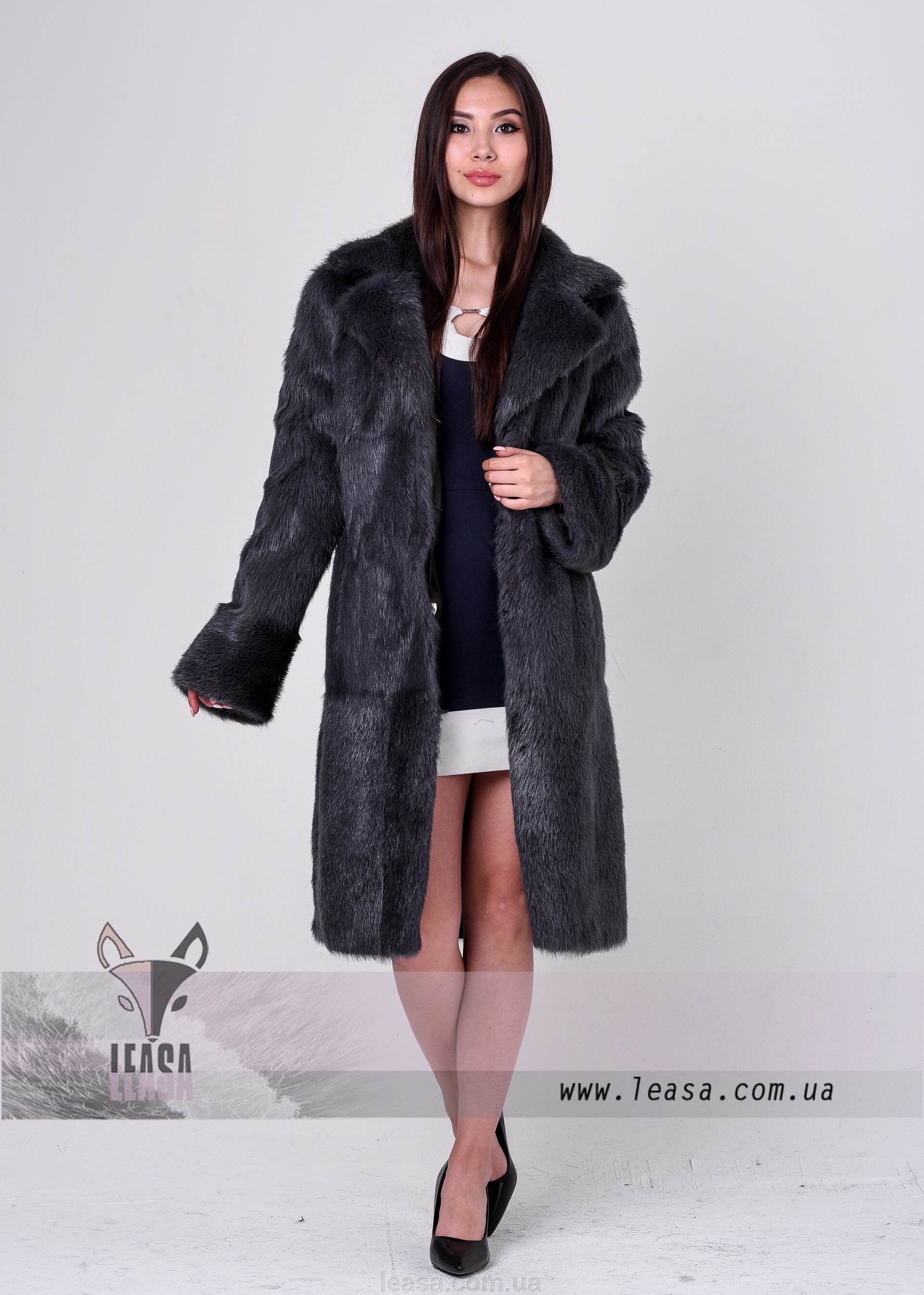 Жіноча шуба з натурального хутра нутрії темно графітового кольору Жіноча шуба з натурального хутра нутрії темно графітового кольору