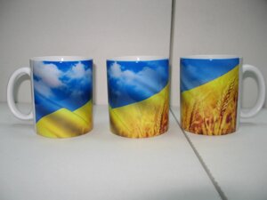 Чашка з зображенням прапора України.