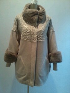 Пальто зимове кашемірове жіноче беж кажан з хутряним коміром і манжетами Розмір+