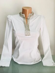 Сорочка жіноча біла приталена на фігурі
