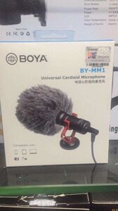 Кардіодний спрямований мікрофон з тримачем BOYA BY-MM1