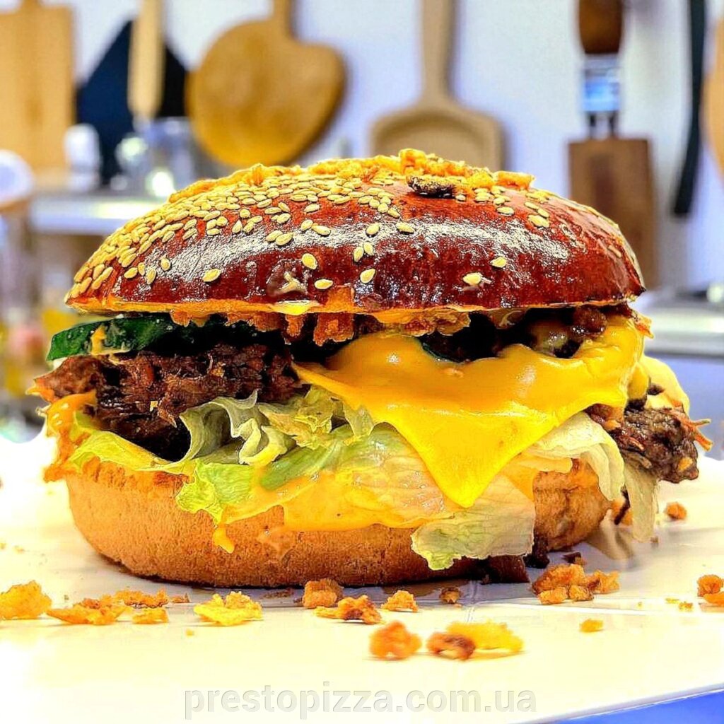 NEW! Бургер з яловичиною та цибулею кріспі (300 грам) від компанії Замовлення приймаємо з 10 до 21.00 - фото 1