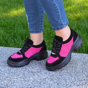 Стильні жіночі замшеві кросівки на шнурівці, колір чорний/фуксія