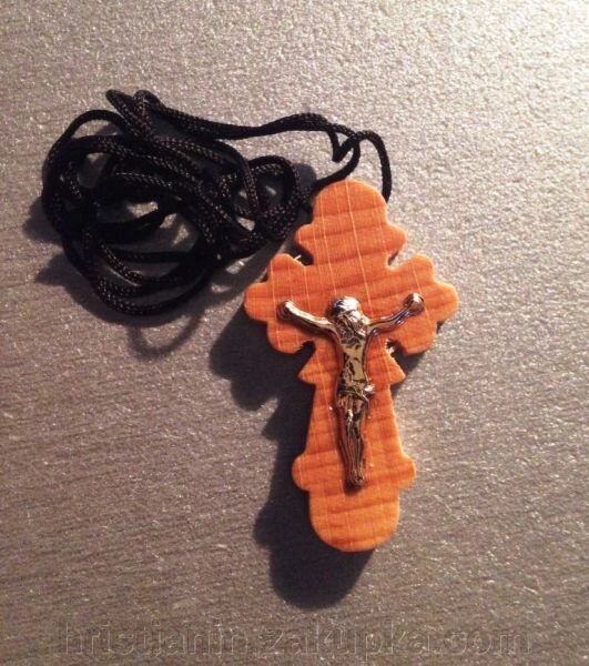 Хрест дерев'яний Натільний з металевих розп'яттям на тасьмі, фігурній від компанії ІНТЕРНЕТ МАГАЗИН "ХРИСТИЯНИН" церковне начиння - фото 1