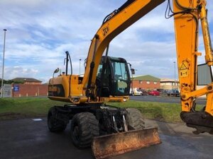 Колісний екскаватор JCB JS130W.