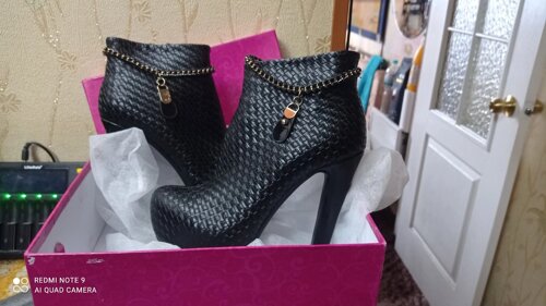 Брендове взуття фірми BEBETONI (р. 40) черевики, напівчеревики б/у