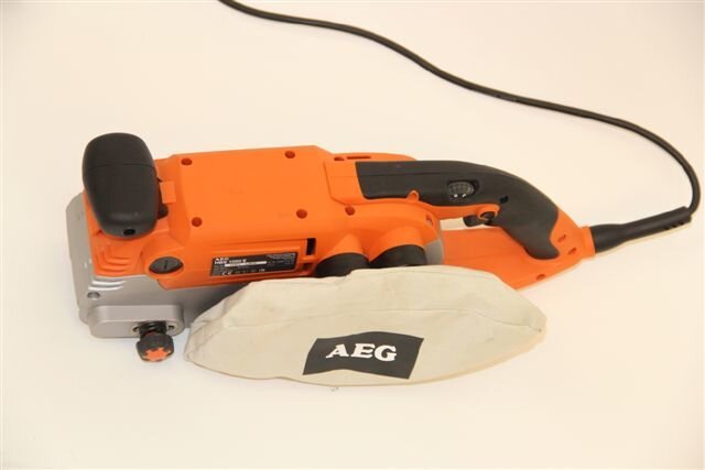 Стрічкова шліфувальна машина AEG BBSE 1100