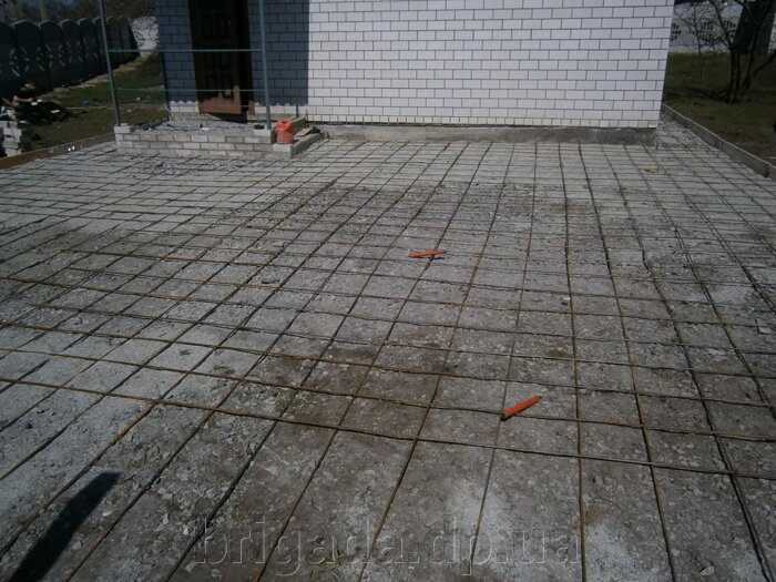 Армирование бетонной площадки на дачном участке