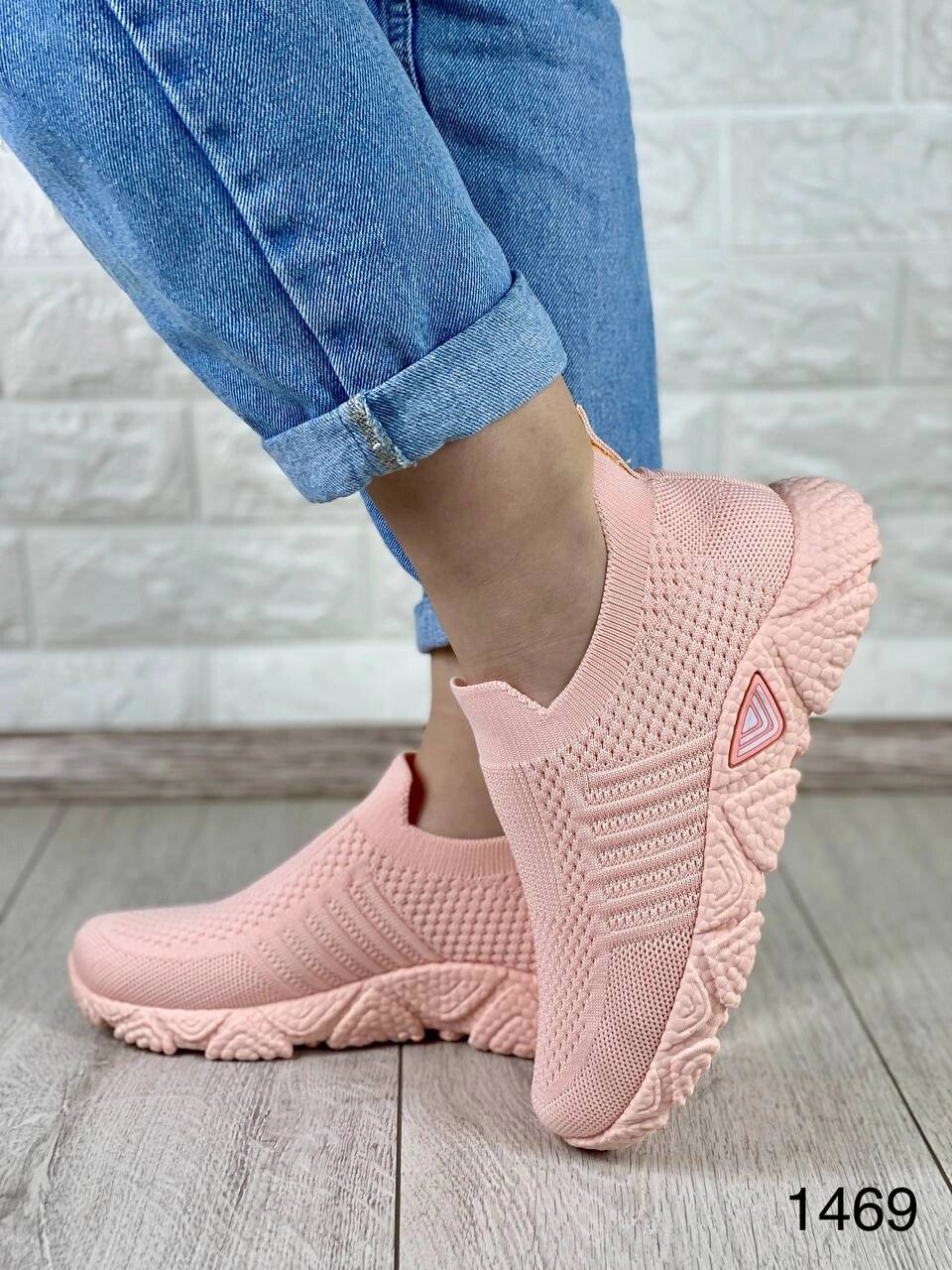 Комфортні рожеві кросівки від компанії МоДнАтУфЛя - фото 1
