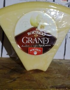 Сир твердий "Рокішкіо Гранд" 12 міс. Вітримки 37%