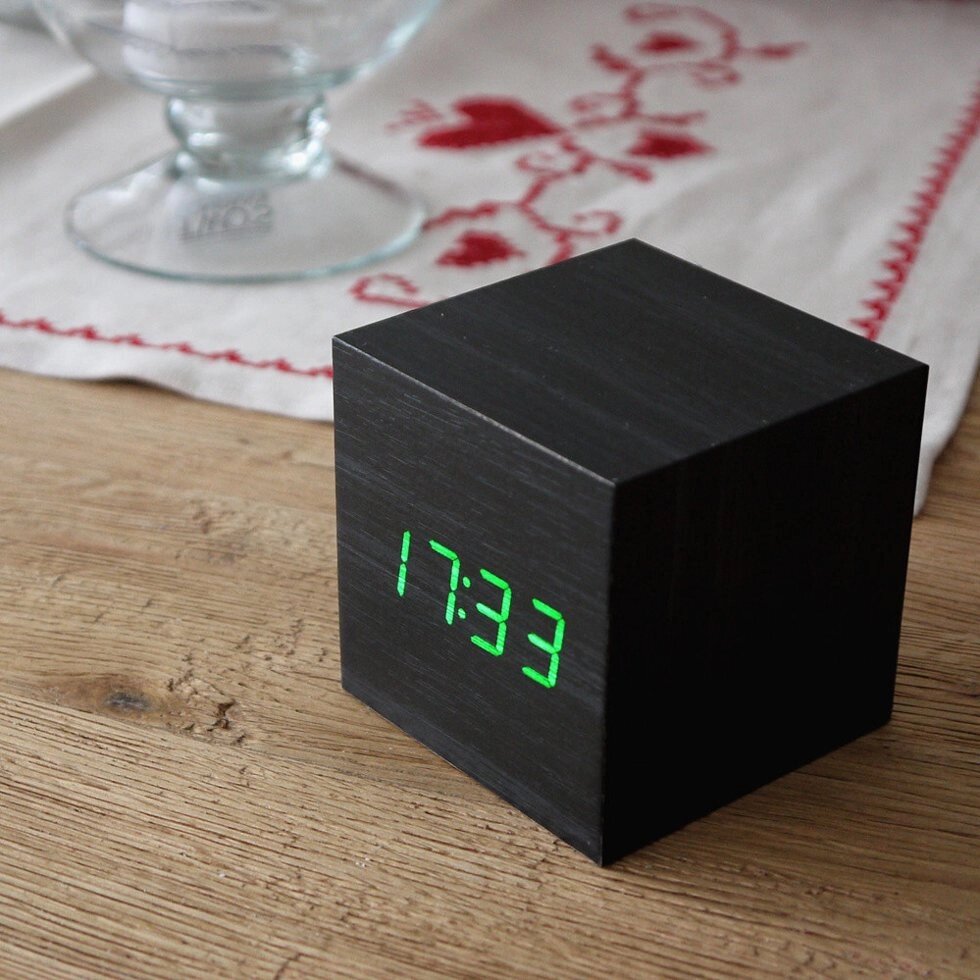 Годинник-будильник-термометр зелені цифри &quot;Дерев&#039;яний куб&quot; 3 кольори корпусу - розпродаж
