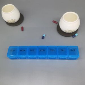 Таблетниця на 7 днів 18602 22 см синя