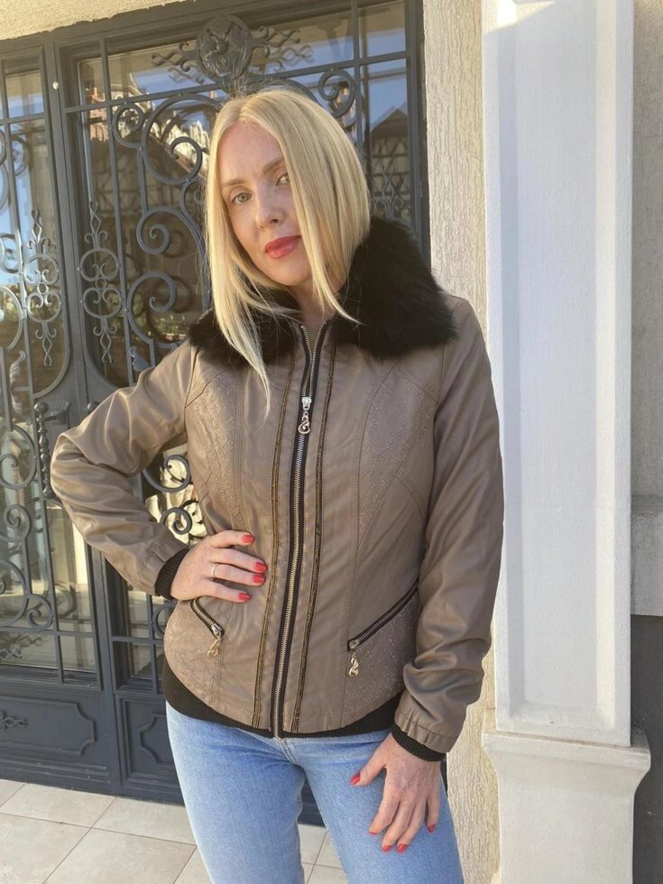 Куртка жіноча з екошкіри, з хутром всередині, з хутряним коміром OS від компанії ГАРДЕРОБ - фото 1