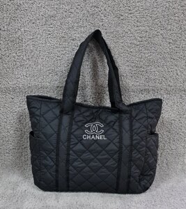 Стильна стьобана жіноча сумка плащівка з кишенями чорна