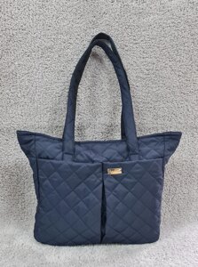 Стильна стьобана сумка жіноча плащівка з кишенями темно-синя